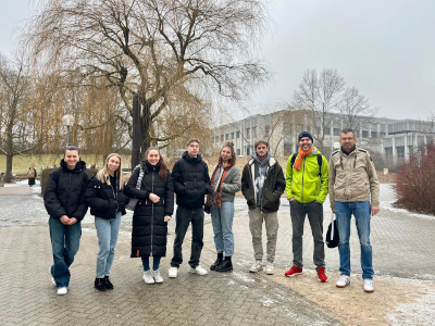 Besuchergruppe an der Uni Augsburg