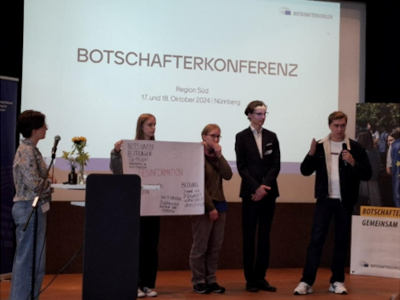 Schülergruppe bei der Botschafterkonzerenz